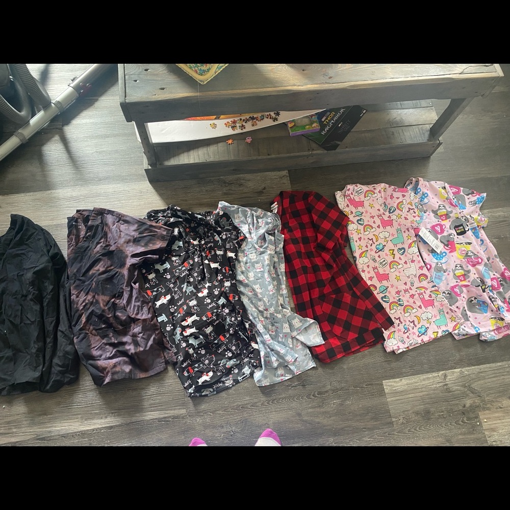 Medium scrub tops
